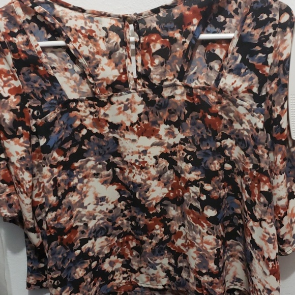 Top - Picture 2 of 2